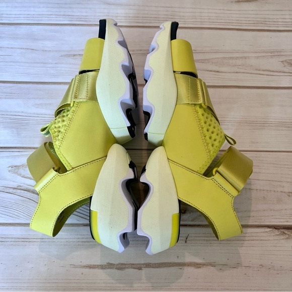 Sorel Kinetic Impact Sandal Women’s Size 9. New without Box.  Bright Green - Picture 3 of 5